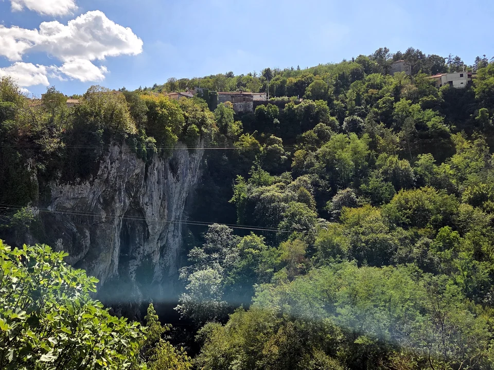 Widok na jaskinię w Pazin