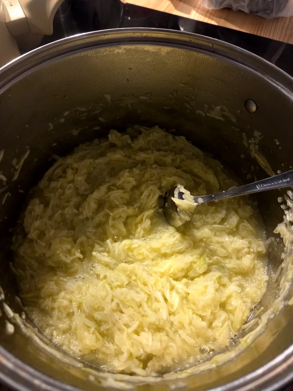 przygotowanie ketchupu z cukinii